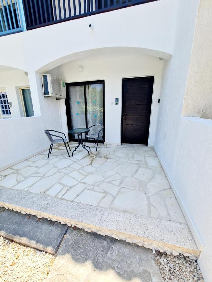 2 Bedroom Townhouse, Close To Paphos Harbour, Use Of Onsite Facilities Exterior photo